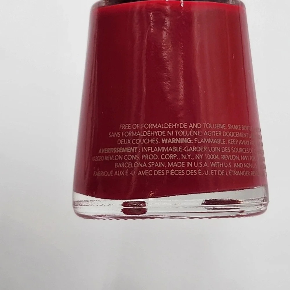 Revlon Super Lustrous Chip Resistant Nail Polish‎ Revlon Red 680 New Bold